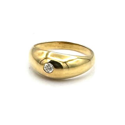 Lot 9 - 18K Gold and Diamond Solitaire Ring