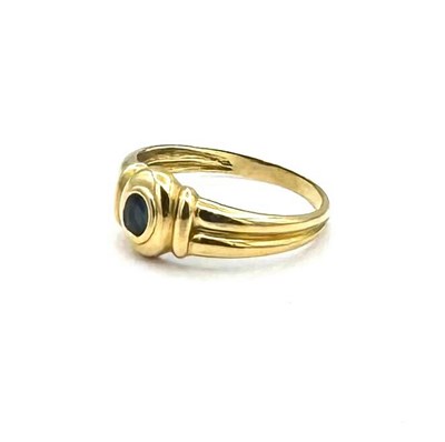 Lot 11 - 18K Gold and Sapphire Ring