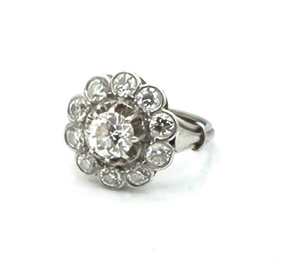 Lot 19 - 18K White Gold Marguerite Diamond Ring