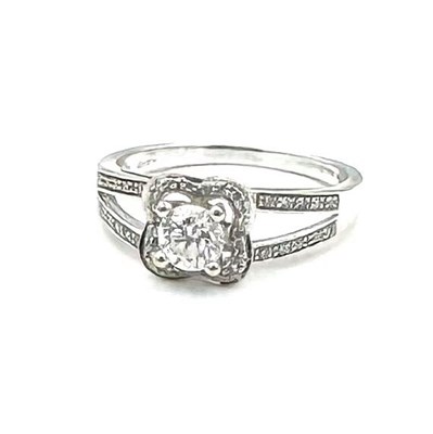 Lot 22 - 18K Gold and Diamond Ring