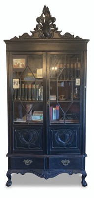 Lot 66 - A 20TH CENTURY GERMAN NEOCLASSICAL REVIVAL DISPLAY CABINET
Mahogany or other dark wood with glazed doors