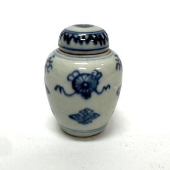 Lot 130 - A Small Blue and White Porcelain Ginger Jar (Guan)