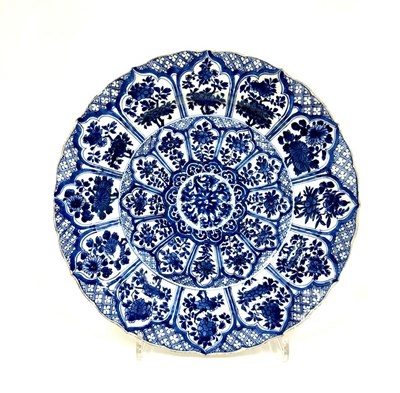Lot 133 - Blue and white chinese export porcelain dish, Kangxi period (1662-1722)