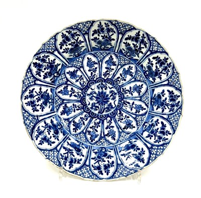 Lot 132 - A Blue and White Chinese Export porcelain dish, Kangxi Period ( 1662-1722)