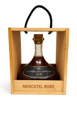 Lot 143 - Moscatel Roxo – Limited Edition (5 Years Old) – Presented in Wooden Box