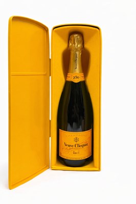 Lot 186 - Veuve Clicquot Brut Champagne – SMEG Designer Fridge Case (250th Anniversary Edition)